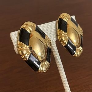 Black and gold tone earrings. Vintage Ginnie Johansen GJD.